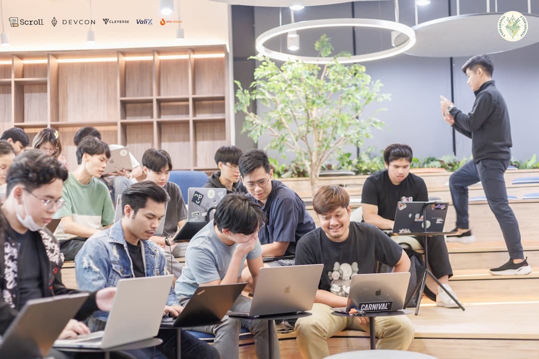 150 fejlesztő épít AI-ügynököknek infrastruktúrát a Cursor hackathonján
