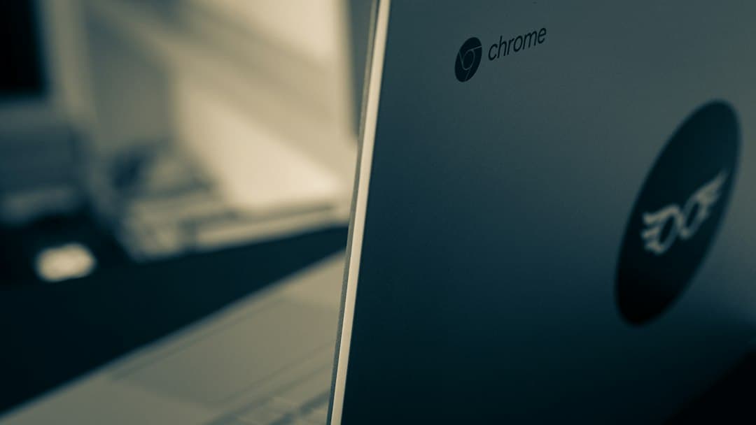 A ChatGPT Chrome-asszisztensként olvassa és rendezi a lapokat