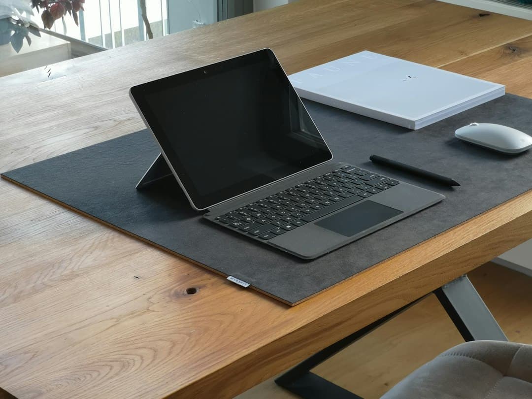 A Microsoft elhagyja a „Copilot+ PC” márkanevet az új Surface gépeken