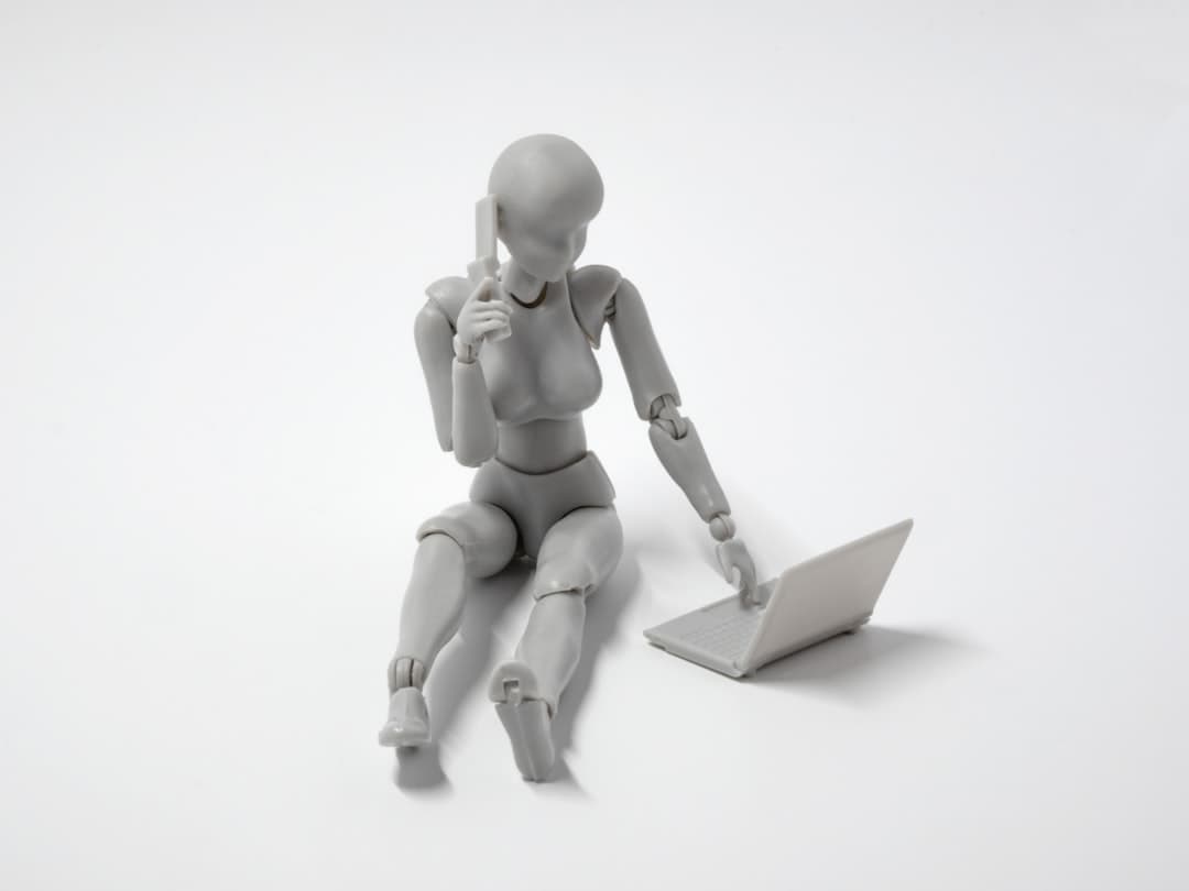 Kerekeken futó robotot dob piacra a Robot.com — konyhákba és raktárakba szánják