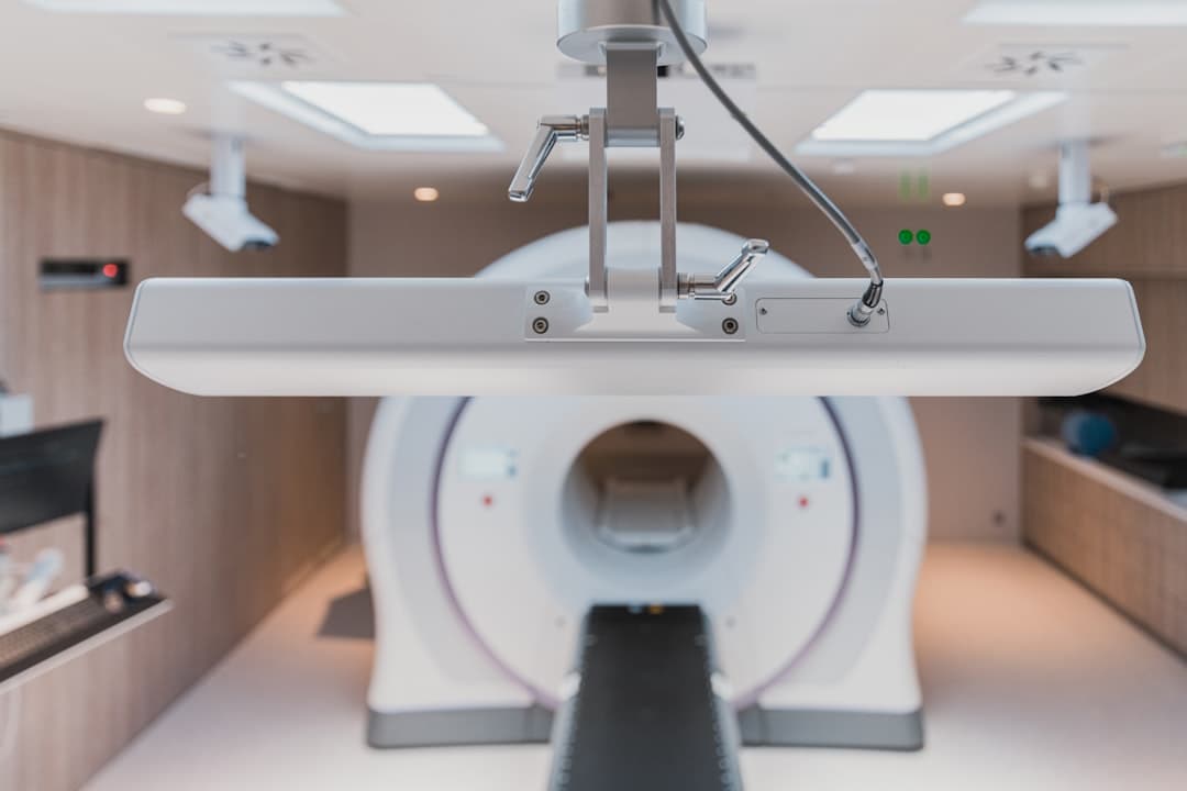 Adatbővítéssel javítható a gerincszegmentáció CT és MRI felvételeken – állítja az arXiv