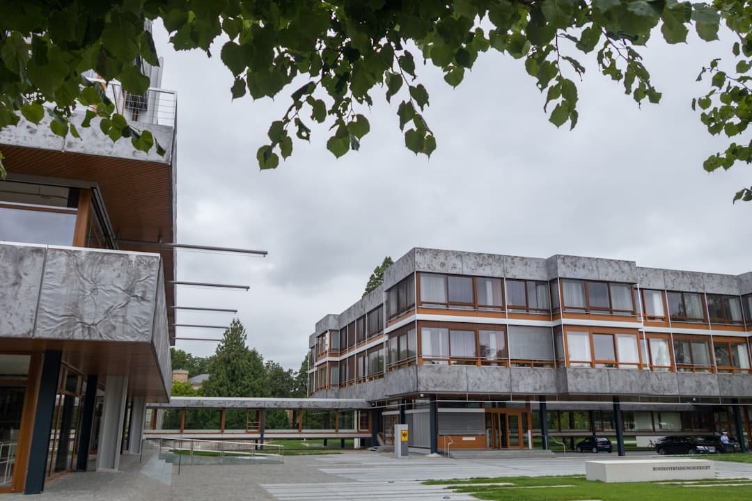 AI-csalás miatt perel a Yale egykori diákja — 13 vádponttal támadja az egyetemet