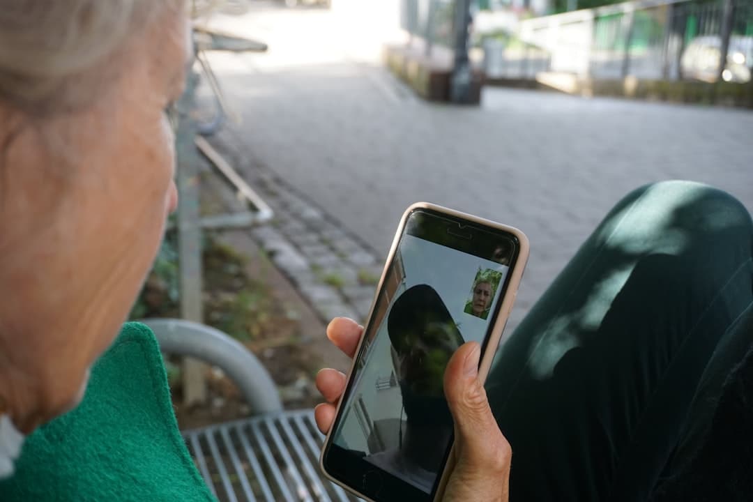AI-t jobban kedvelik az idősebbek és a tehetősebbek, a fiatalok a legpesszimistábbak