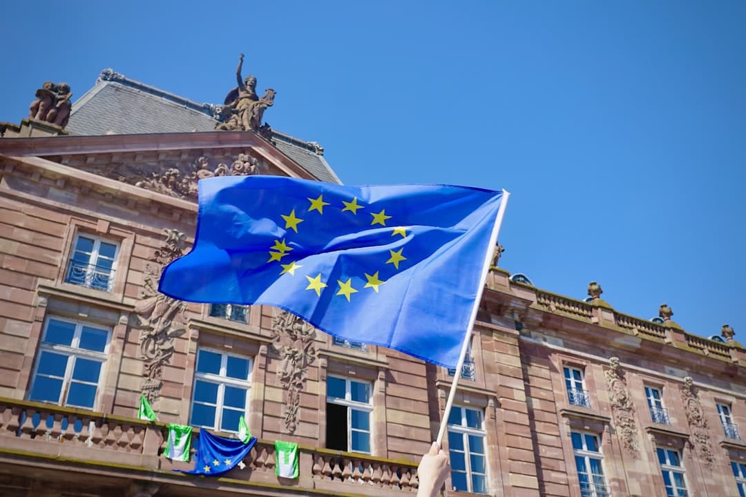 Az EU augusztus 2-től kötelezi az AI-tárgyalók azonosítását