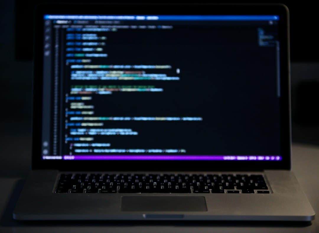 Bemutatta első AI-kódolóját a Recursive, laptopon fut és ingyen érhető el