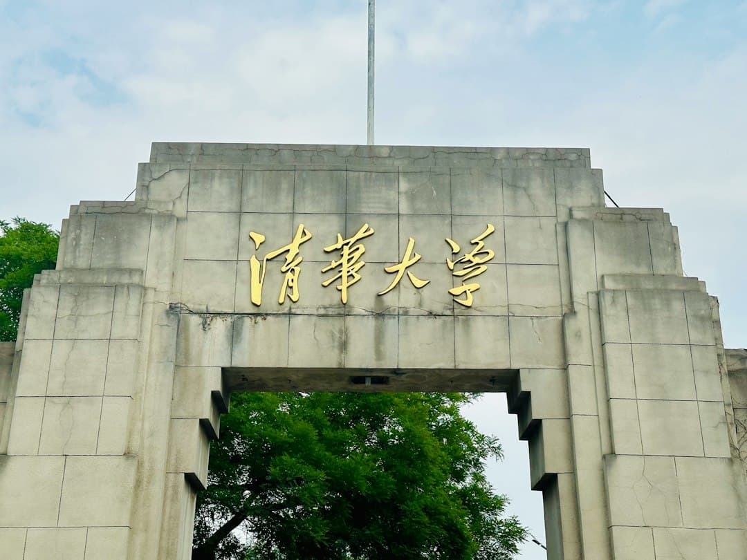 Chipfeszültségek közepette csatlakozott a Tsinghua testületéhez az Nvidia és az AMD vezére