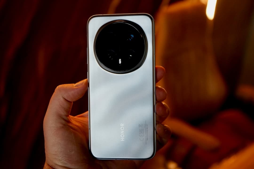 Egyedi gimbalos kamerával érkezik a Honor Robot Phone – robotmód és Arri-fejlesztés