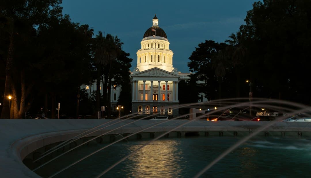 Kalifornia AI-vészleállítót követel a nagy modellektől
