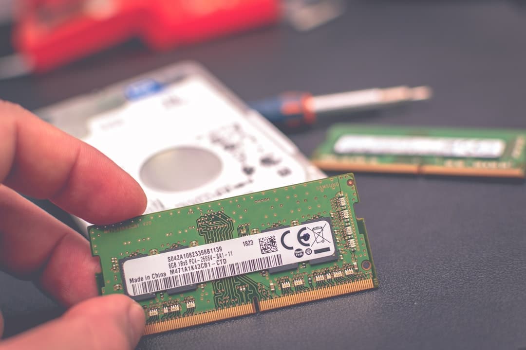 Önfejlesztő memóriát kaphatnak az LLM-alapú ügynökök az EvolveMem révén