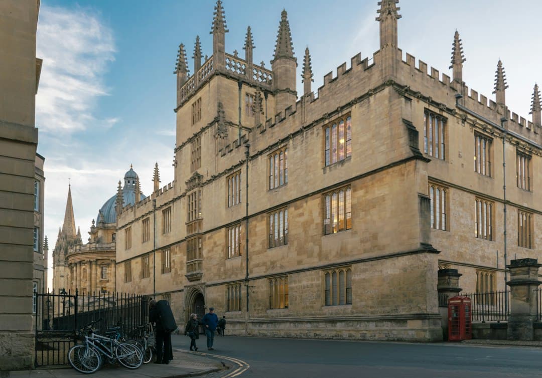 Oxford engedélyezi az OpenAI-nak könyvtári adatai használatát AI-képzéshez