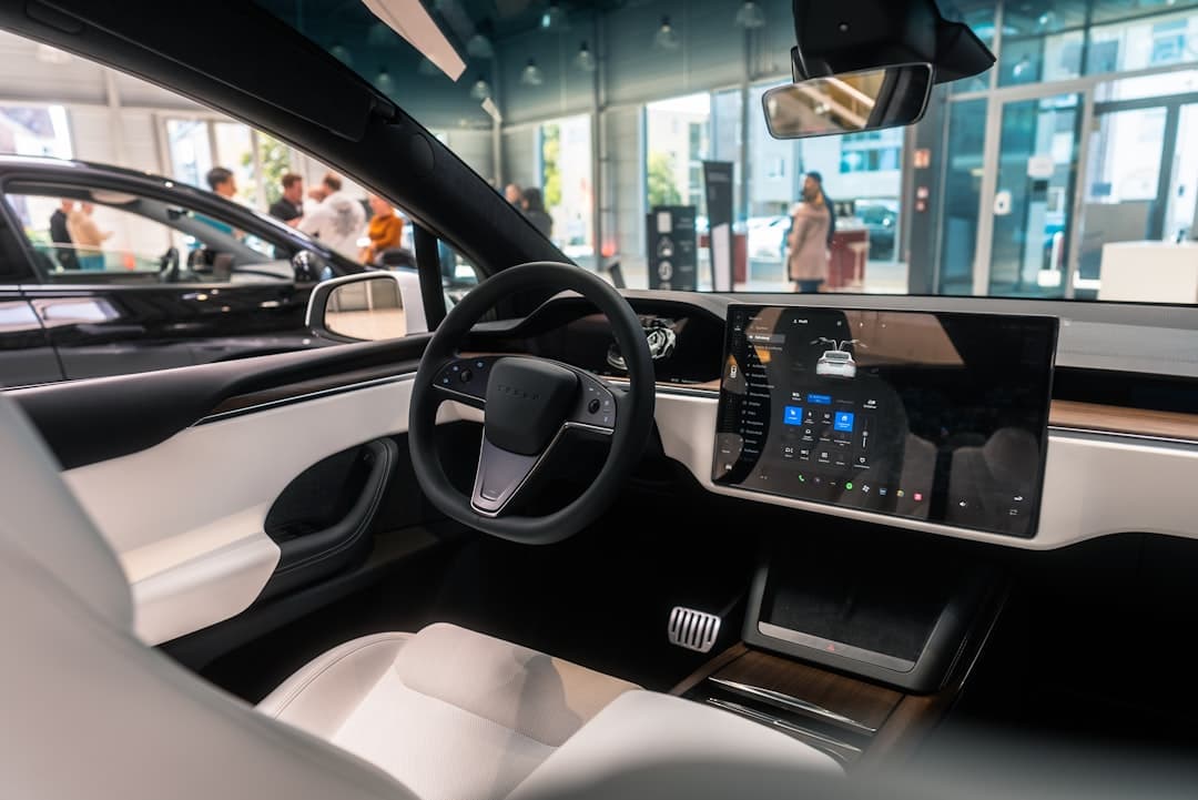 Tesla egyezséget kötött a halálos FSD-baleset ügyében, de a szövetségi vizsgálat folytatódik