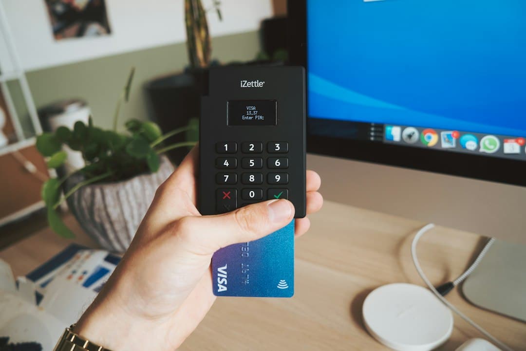 Visa AI-ügynökökkel teszteli a szállítói fizetéseket, ki felel a hibákért?