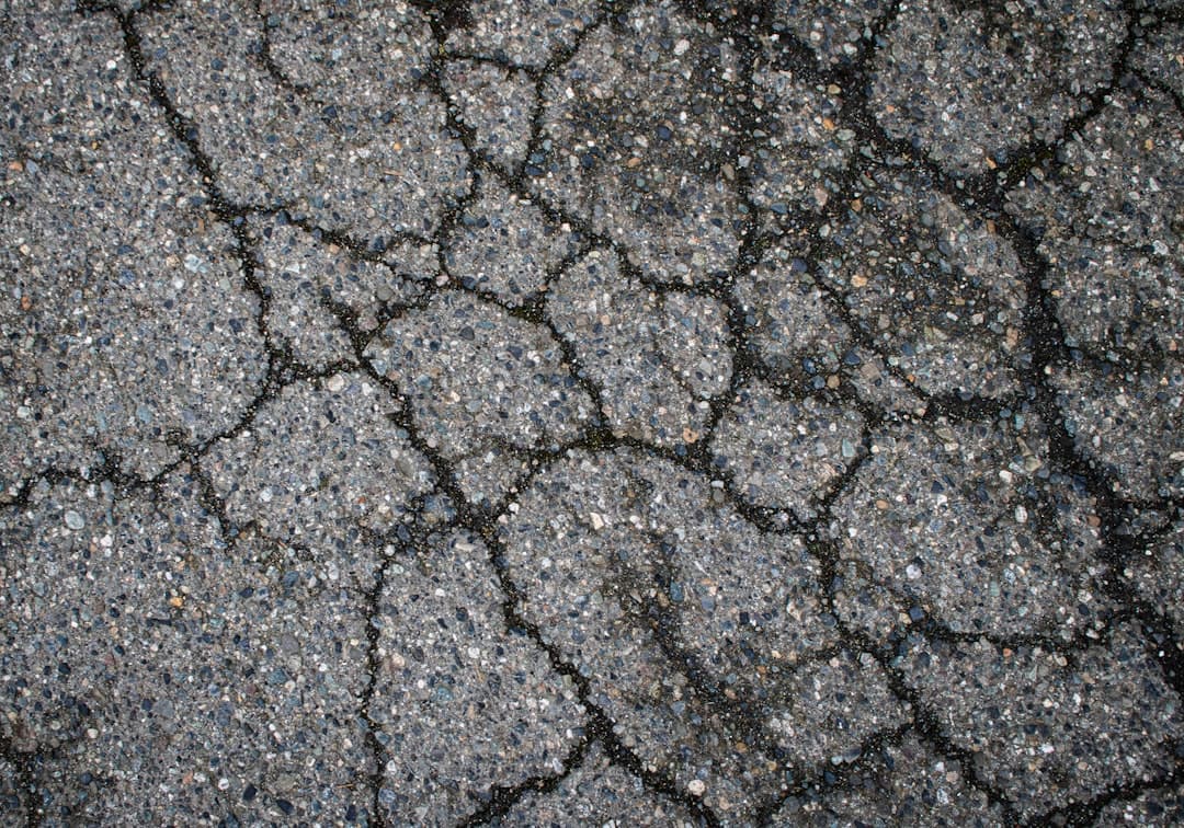 WildRoadBench: Drónfelvételekkel teszteli az AI-t az úthibák felismerésében